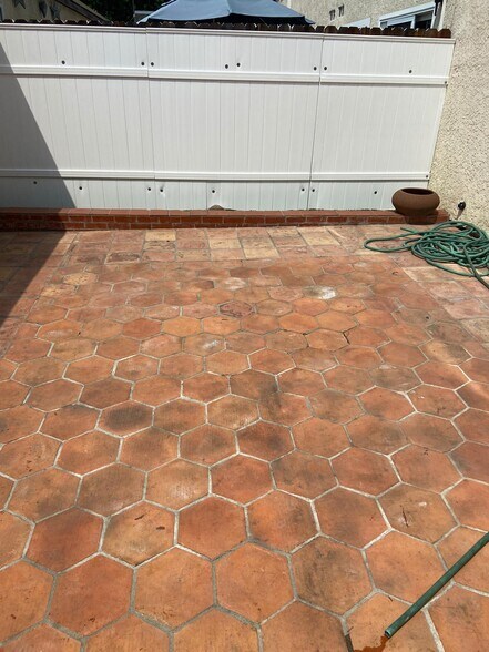 Patio - 19050 Kittridge St