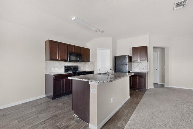 Building Photo - 402 Pentire Way
