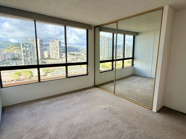 Building Photo - 2121 Ala Wai Blvd