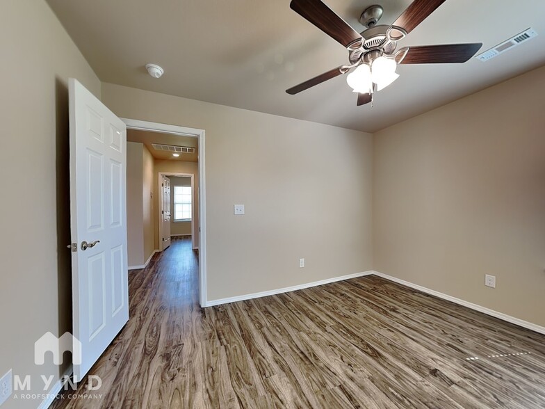 Building Photo - 2104 Misti Woods St