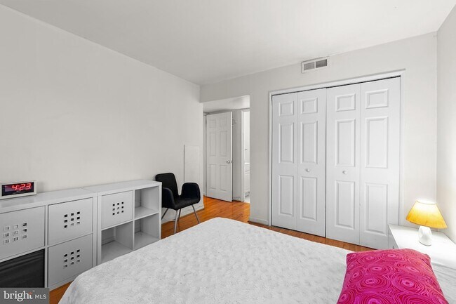 Building Photo - 7244 Donnell Pl