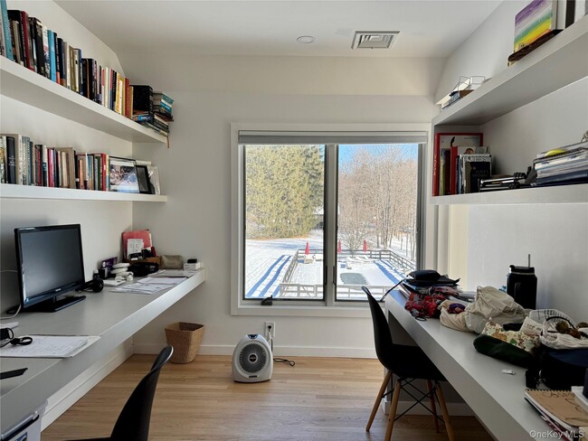 Building Photo - 222 Hurley Rd