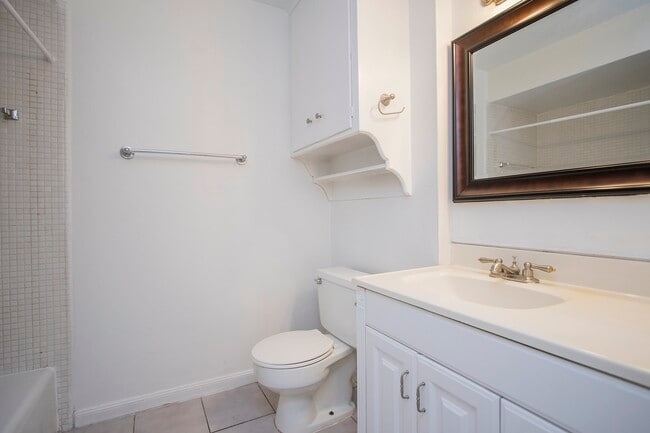 Building Photo - 1741 Commonwealth St