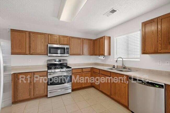 Building Photo - 2713 Violeta Cir SE