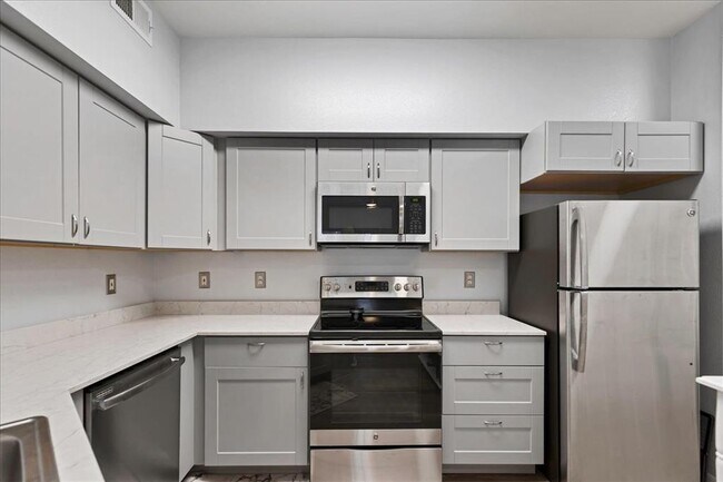 Building Photo - 2320 Gracy Farms Ln