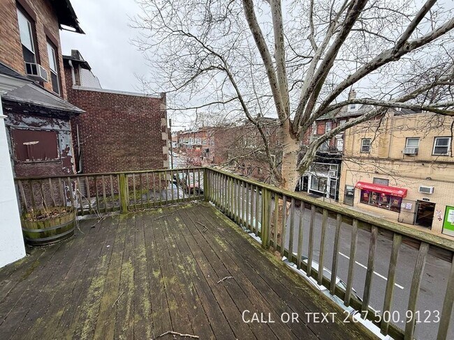 Building Photo - 211 S 45th St