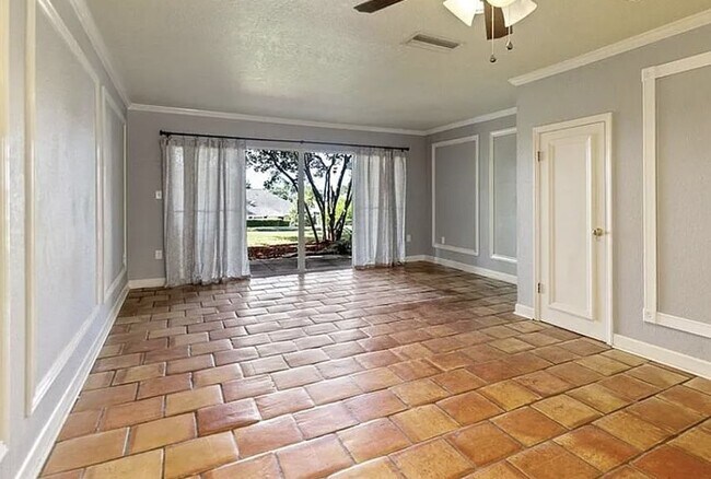 Building Photo - 1226 Villa Ln