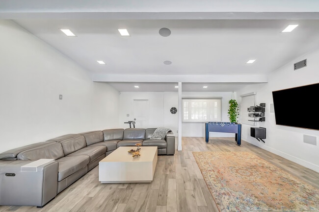 Building Photo - 22374 Algunas Rd