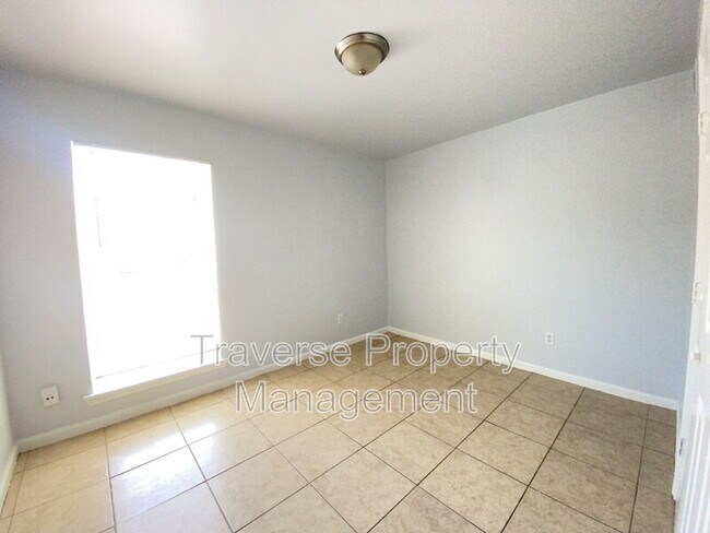Building Photo - 6810 Trail Lake Dr