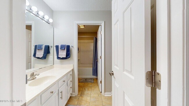 Building Photo - 704 Dover St