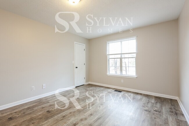 Building Photo - Enjoy living the good life in this 3 bedroom, 2 bathroom home