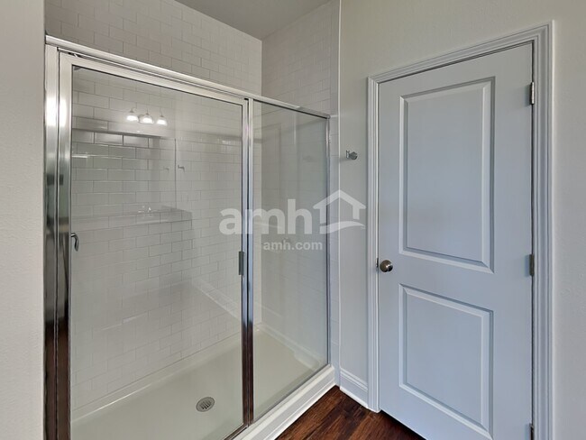 Building Photo - 400 Banyan Frst Dr
