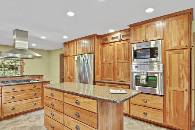 Building Photo - 1889 Paddock Pl