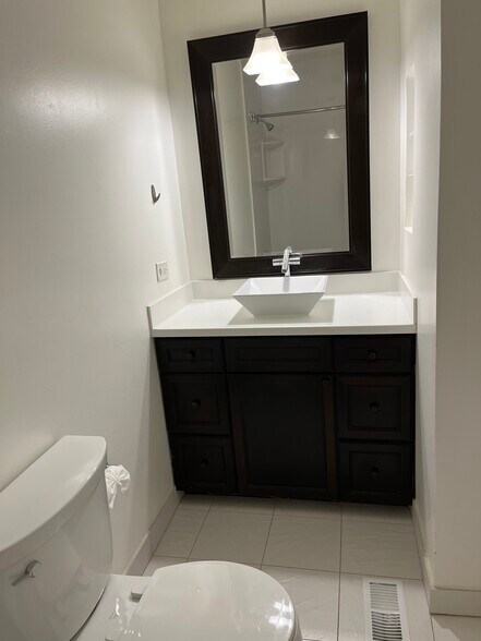Building Photo - 470 Stevenson Pl