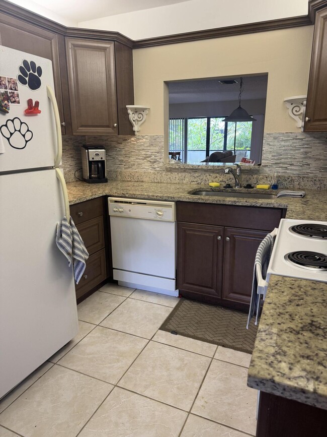 Building Photo - 11894 Suellen Cir