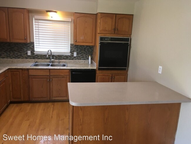 Building Photo - 4 br, 2 bath House - 6821 Chevy Chase Way