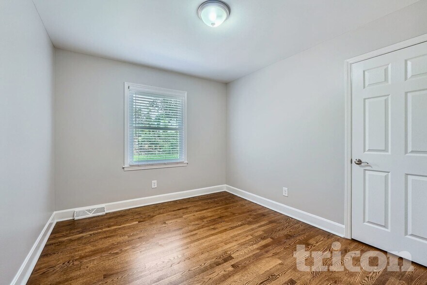 Building Photo - 7133 Starvalley Dr
