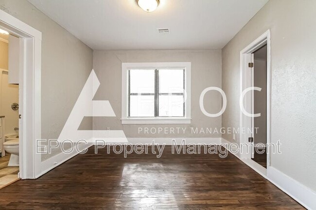 Building Photo - 705 E Hughbert St