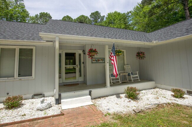 Building Photo - 806 Sumac Ln