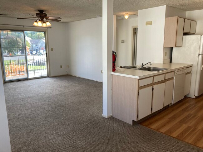 Building Photo - 26 Des Moines Ct