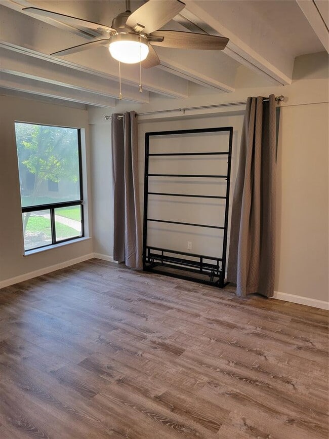 Building Photo - 5916 Lago Vista Way