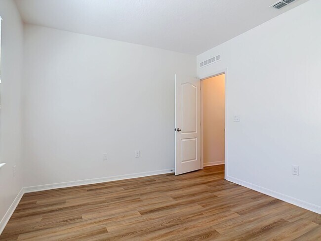Building Photo - 221 W Fiesta Key Loop