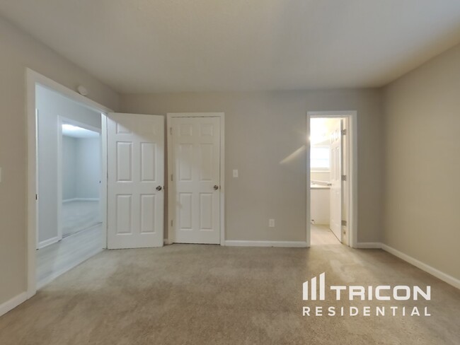 Building Photo - 372 River Trace Dr