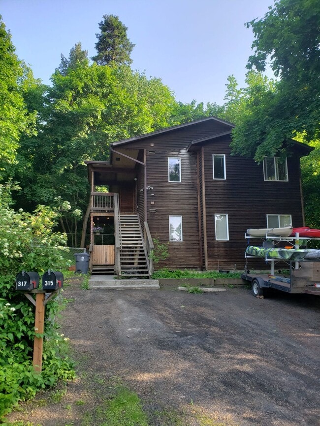 Building Photo - 317 E C St