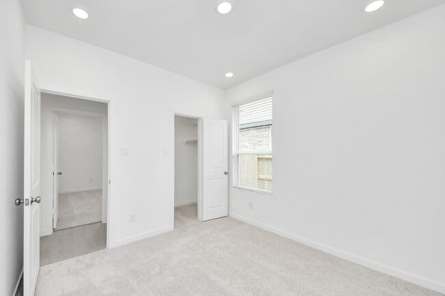 Building Photo - 1062 Blue Stone Dr
