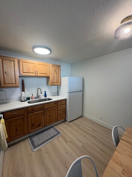Building Photo - 727 E 600 S