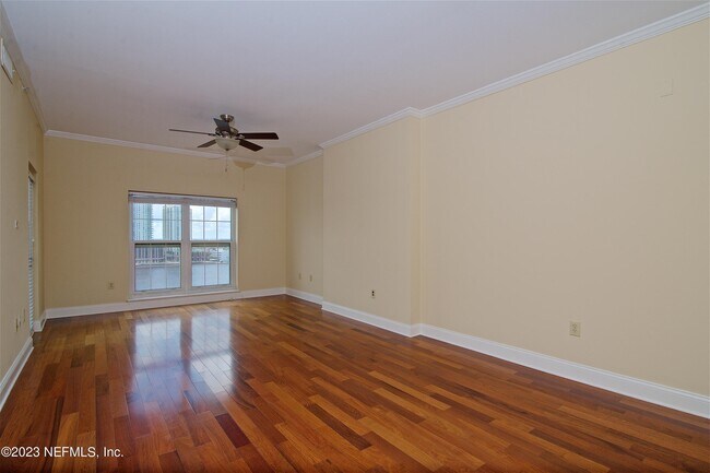 Building Photo - 400 E Bay St