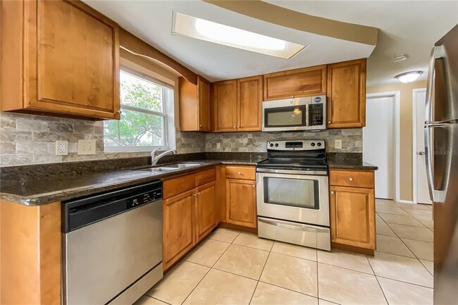 Building Photo - 1753 Kenilworth St