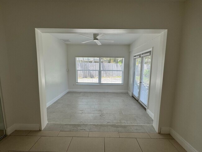 Building Photo - 110 N Las Olas Dr