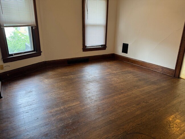 Building Photo - 213-215 N Paterson