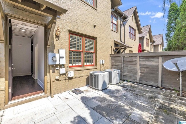 Building Photo - 708 Barristers Ct