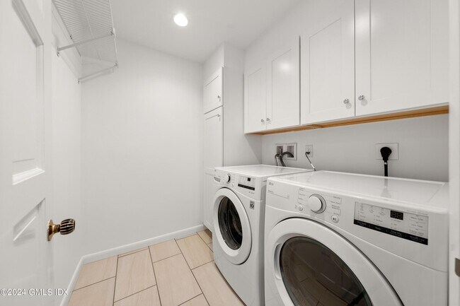 Building Photo - 21 Harkim Rd