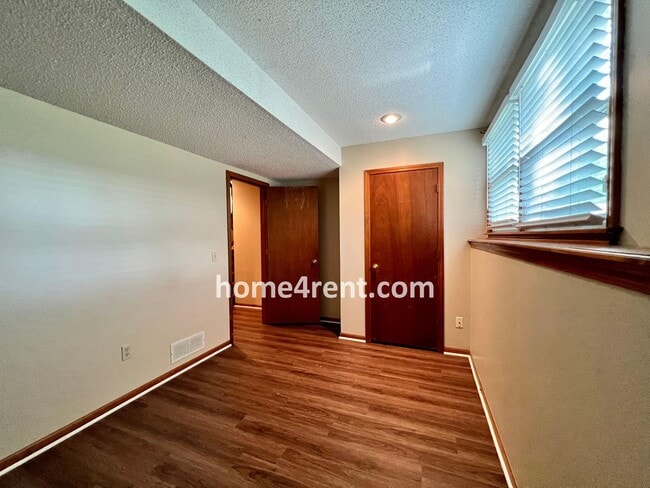 Building Photo - Cozy Duplex w/ Plenty of Space, LVP Flooring and a Fenced Yard!