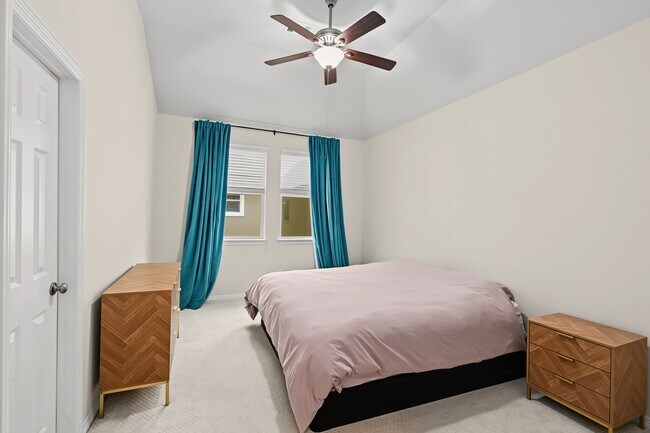 Building Photo - 2713 Shadybrook Meadow Dr