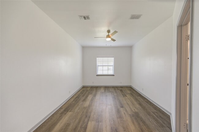 Building Photo - 7109 Kari Ln