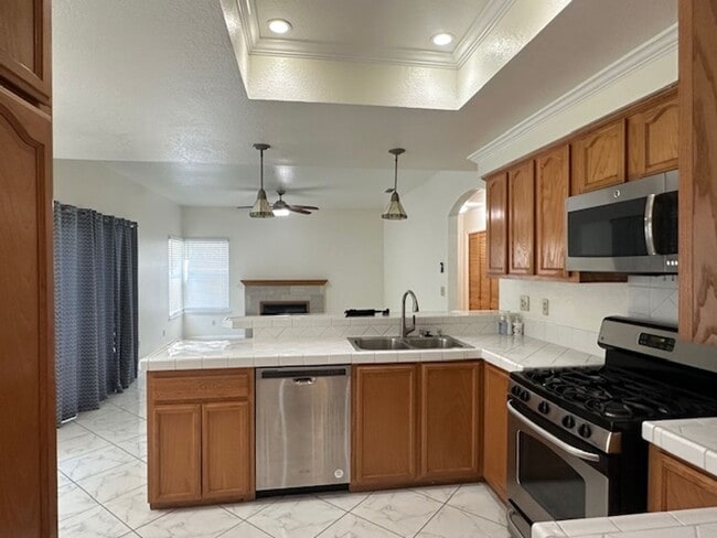 Building Photo - Spacious 5-Bedroom Home with Modern Amenit...