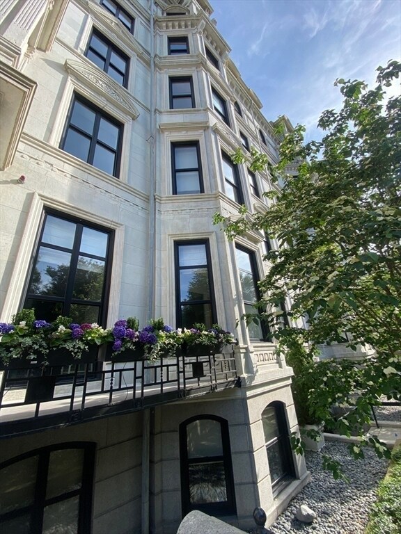 Building Photo - 160 Commonwealth Ave