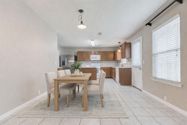 Building Photo - 18327 Atasca Wds Trce