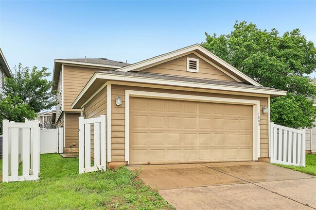 Building Photo - 1808 Enchanted Rock Dr