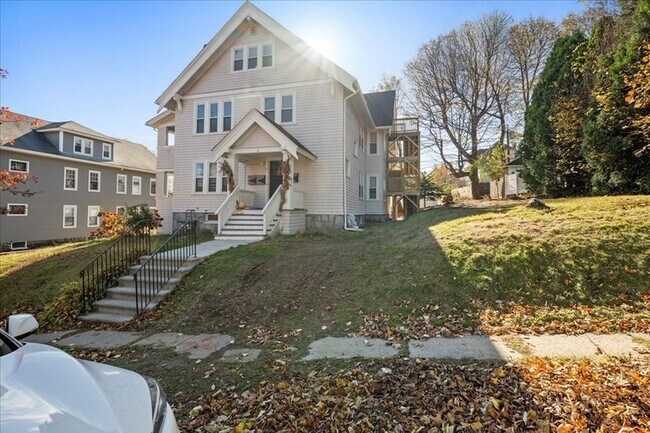 Building Photo - 15 Clearview Ave