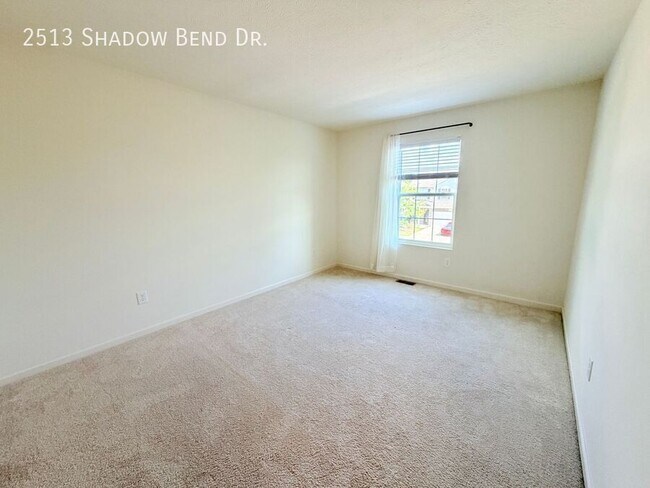 Building Photo - 2513 Shadow Bend Dr