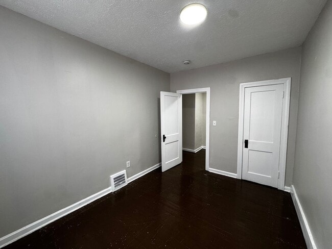 Building Photo - 395 E 152nd St