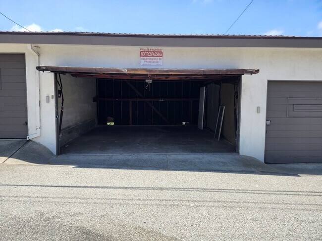 Building Photo - 5259 W Slauson Ave