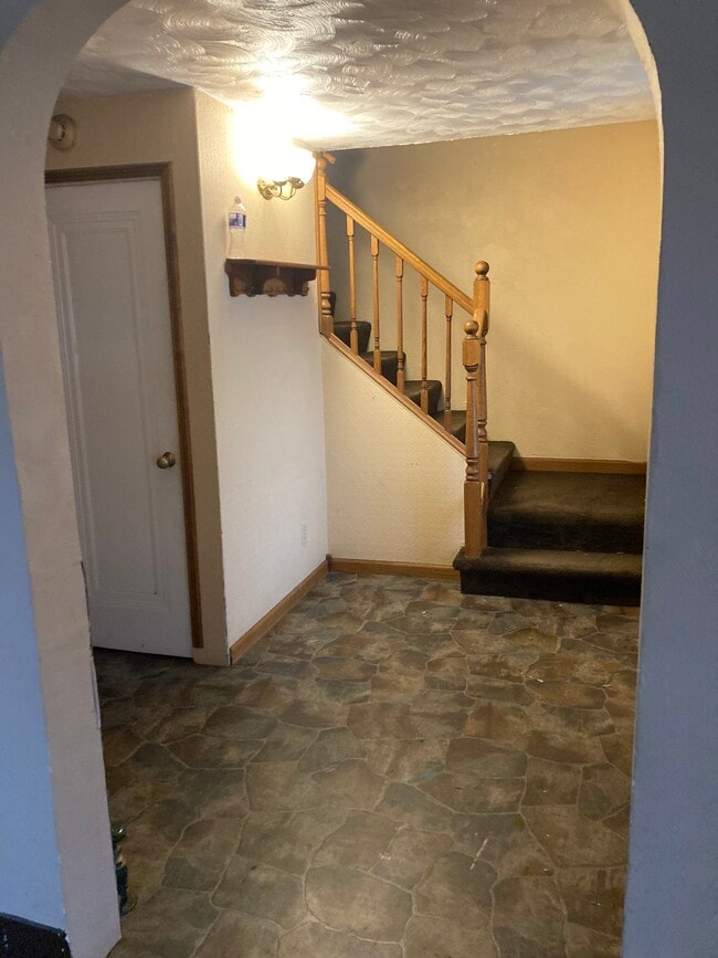 Building Photo - 89 W Walnut St