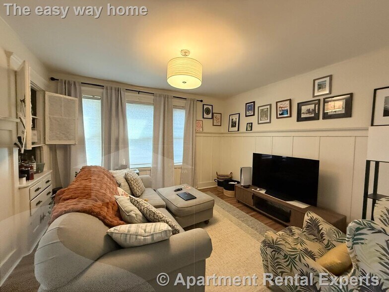 Building Photo - 3 A Lakeview St