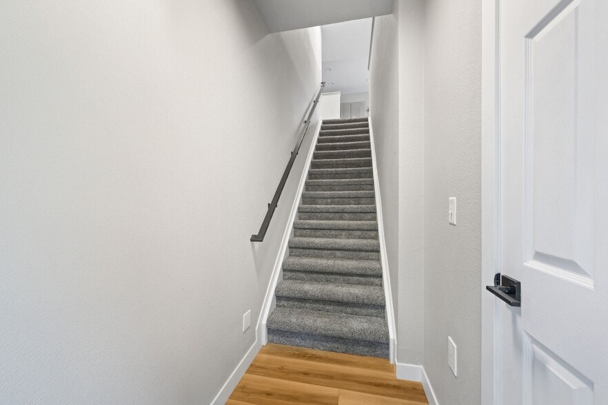 Building Photo - 3002 W Elizabeth St